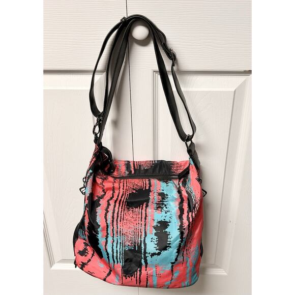 Fabletics Hermosa Gym Bag Sling Nylon Shoulder Heat Wave Print Workout Yoga See - Picture 1 of 9